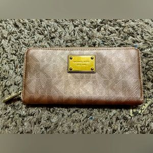 Michael Kors Rose Gold zip wallet - good condition